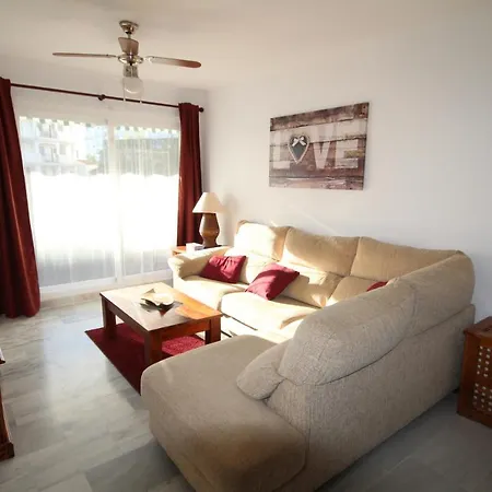 3 Bed Sleeps 6 In Apartment