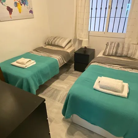 3 Bed Sleeps 6 In Apartment